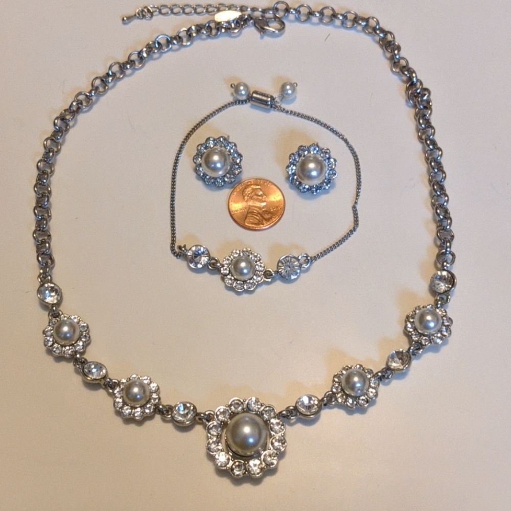 4 Piece Matching Necklace Bracelet Earring set